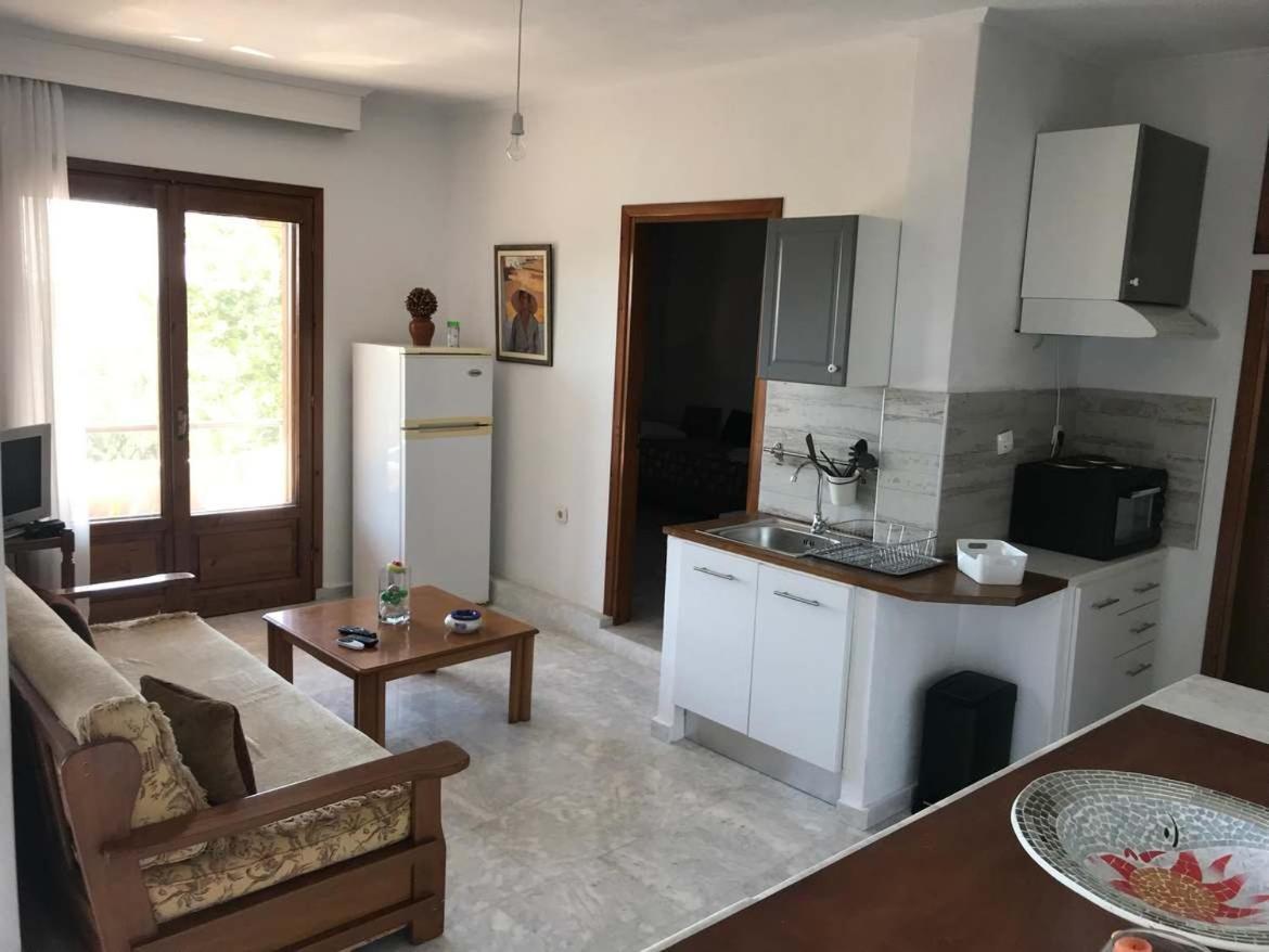 Great First Floor Appartment With View Nea Kallikrateia Exterior photo
